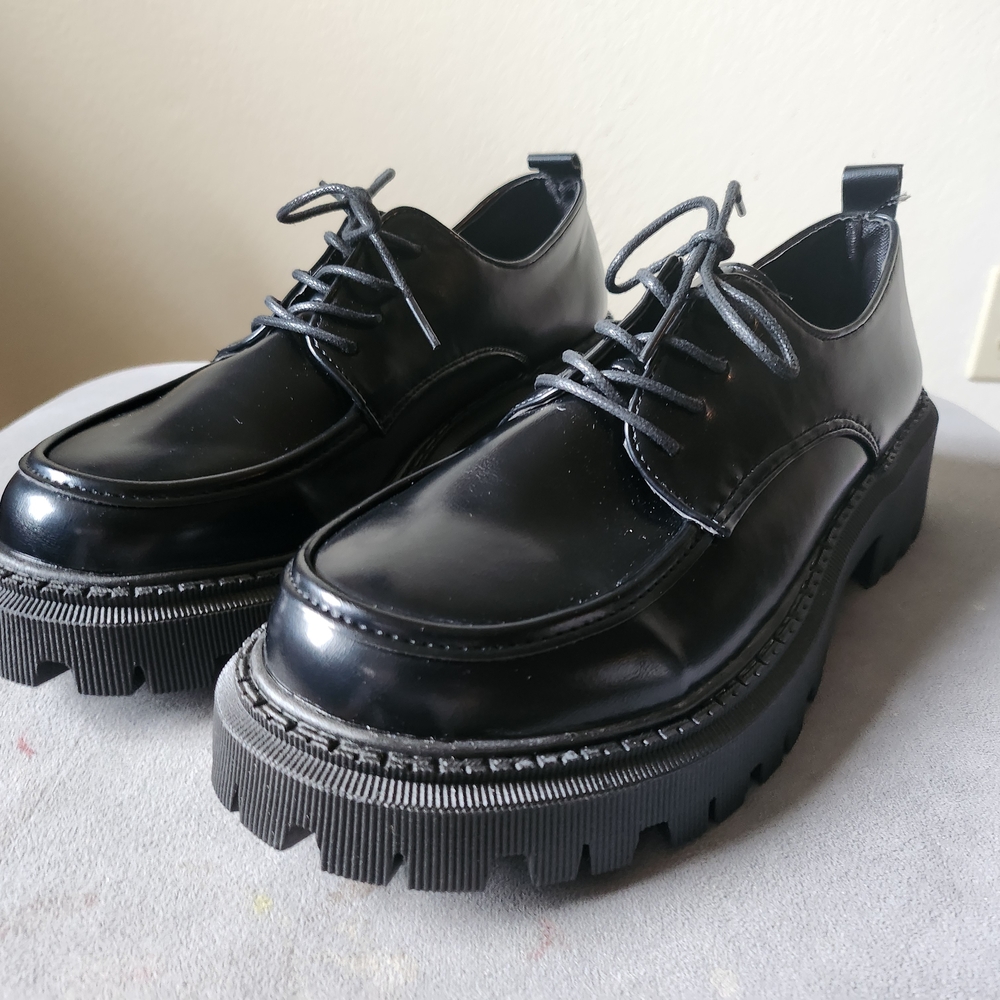 Black Women's Lace-Up Shoes